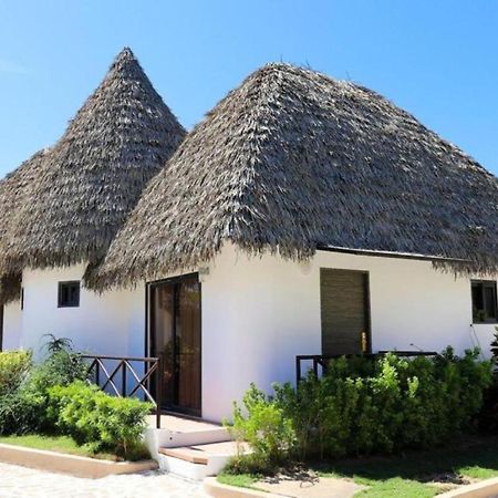 Safari Hotel And Villas Powered By Cocotel Bulala Exterior foto