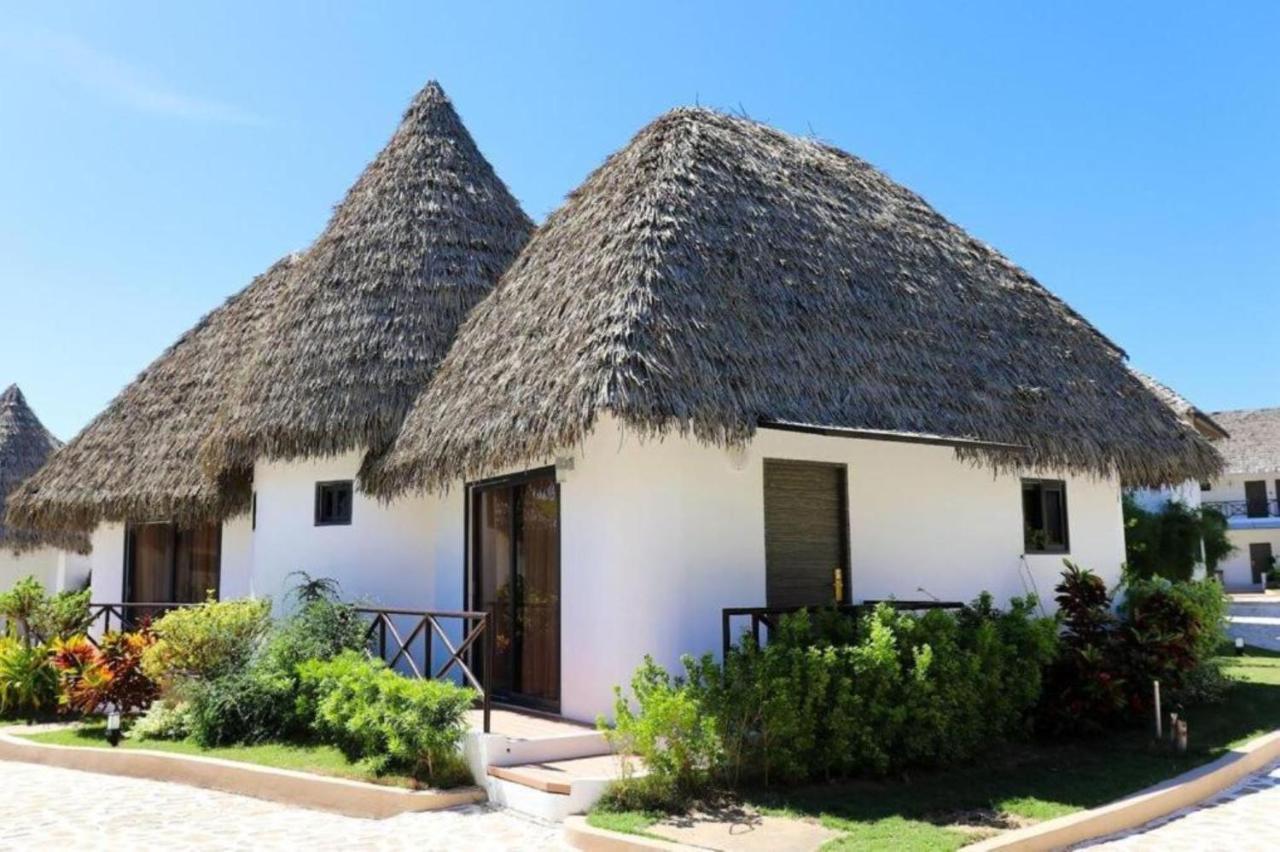 Safari Hotel And Villas Powered By Cocotel Bulala Exterior foto
